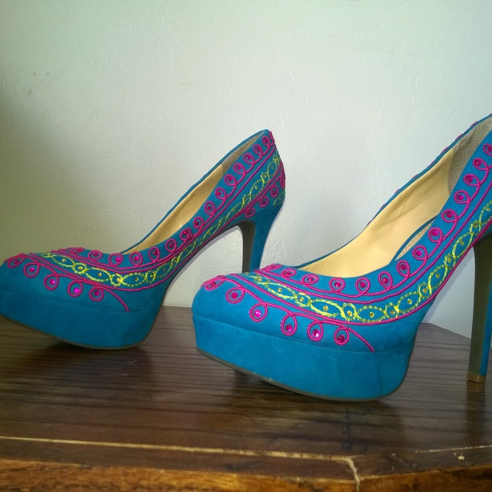 Spring Time Embroidered Heels - Picture 4 of 10
